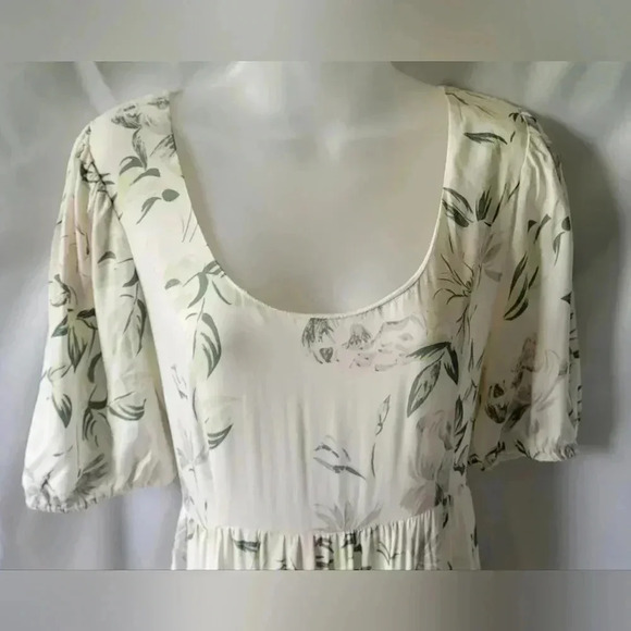 SIZE Medium Saltwater Luxe Miki Chiffon Whimsical Floral Short Sleeve Maxi Dress - Picture 3 of 14